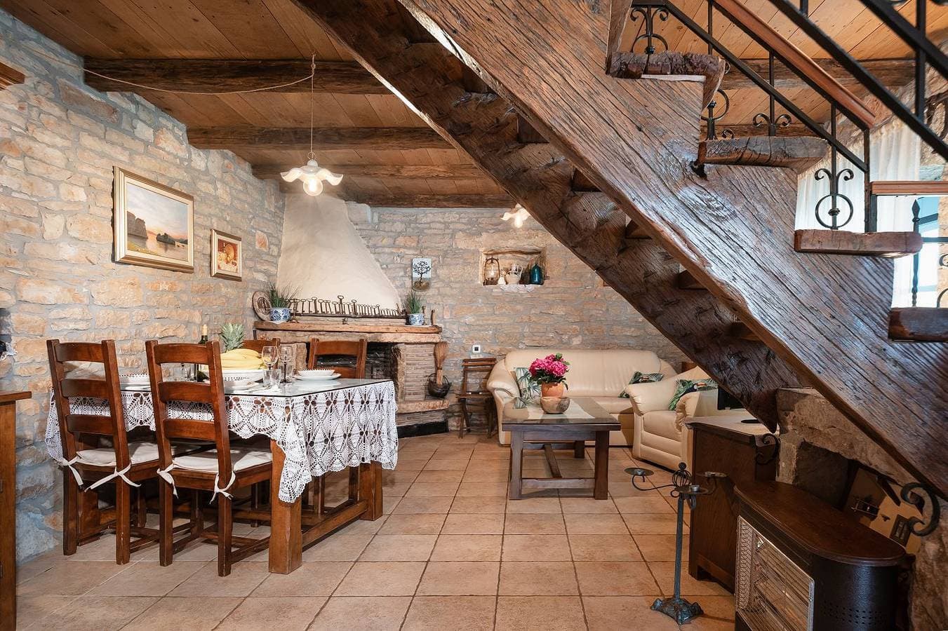 Foto 10 von 36: Mediterranes Steinhaus mit Privatpool, Sauna, Meerblick, Kamin, Sommerkueche