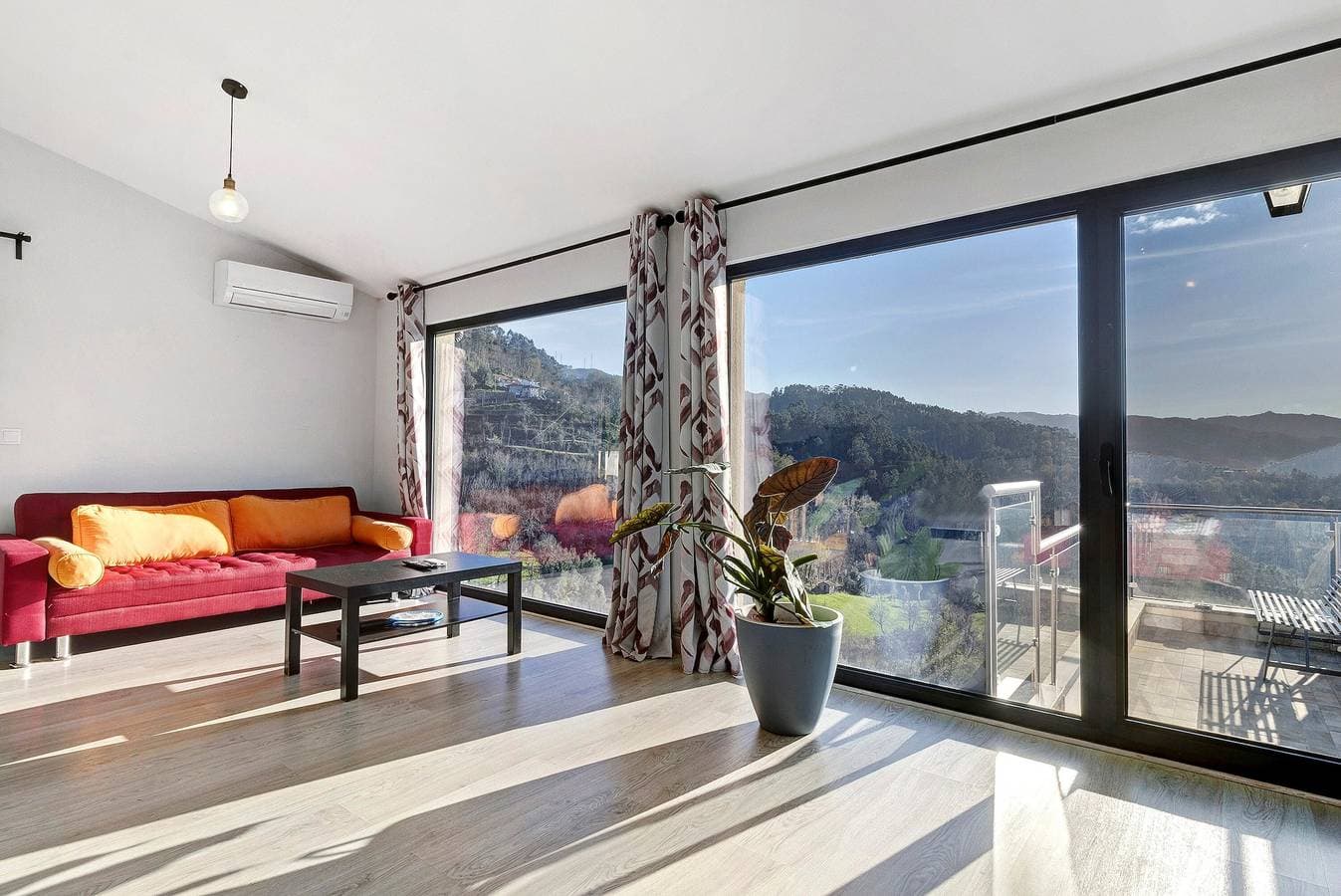 Foto 3 von 33: Ferienhaus "Alojamento de Crasto - Gerês" mit Pool und WLAN
