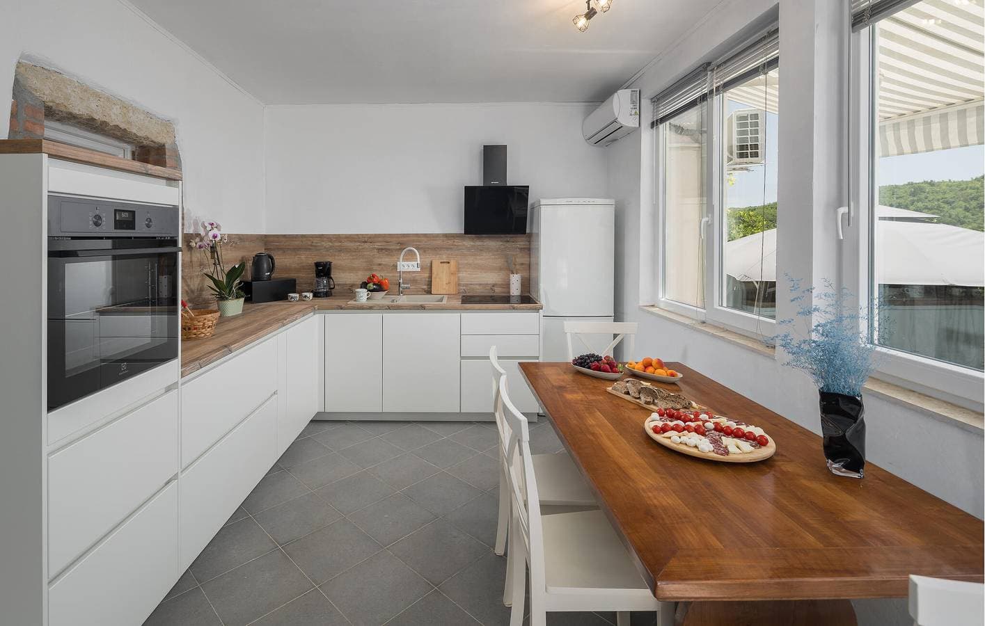Foto 9 von 27: Geräumige 1-Zimmer-Wohnung mit Terrasse, WLAN und Parkplatz