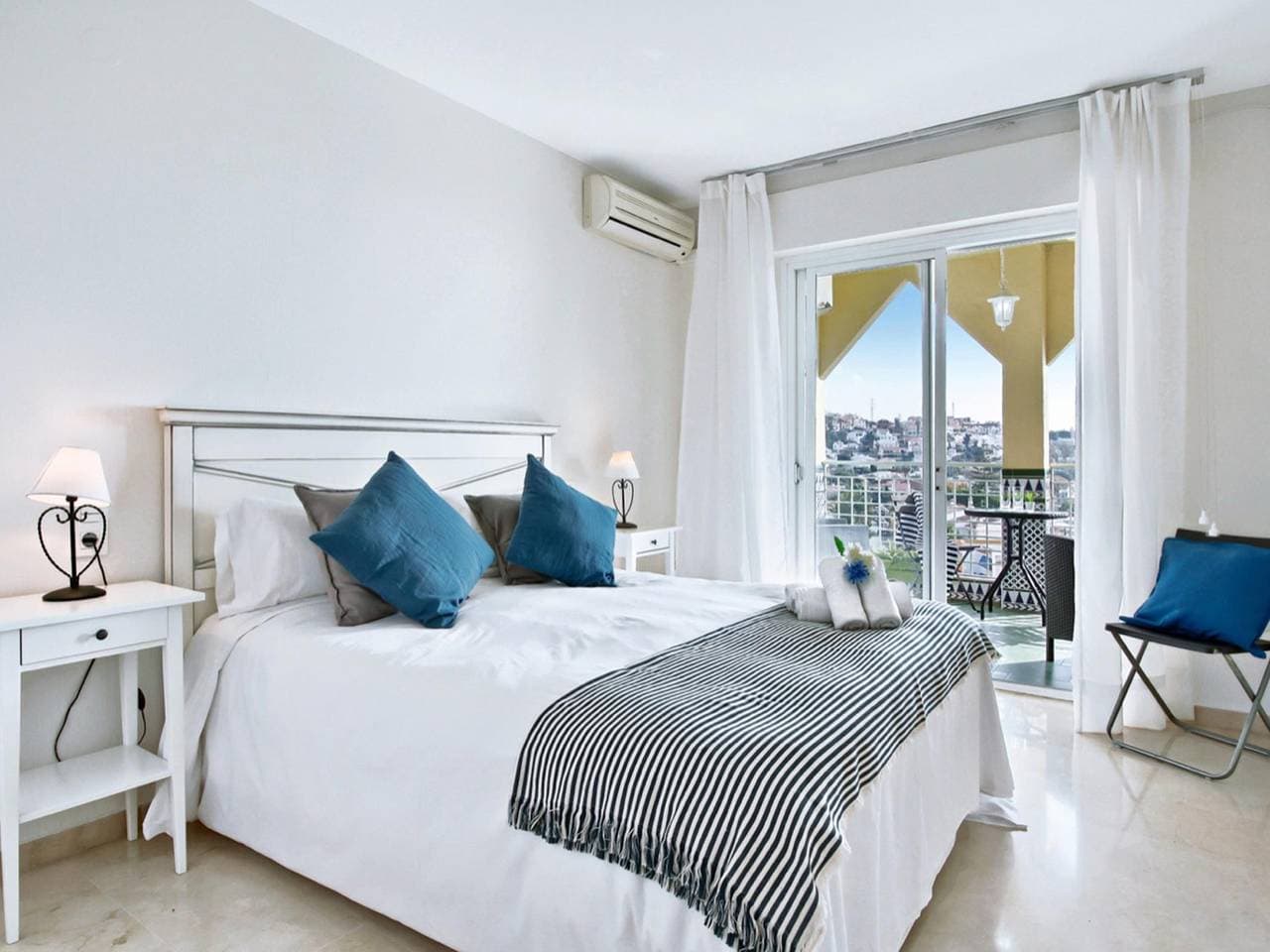 Foto 3 von 25: Ferienwohnung für 4 Personen mit Meerblick