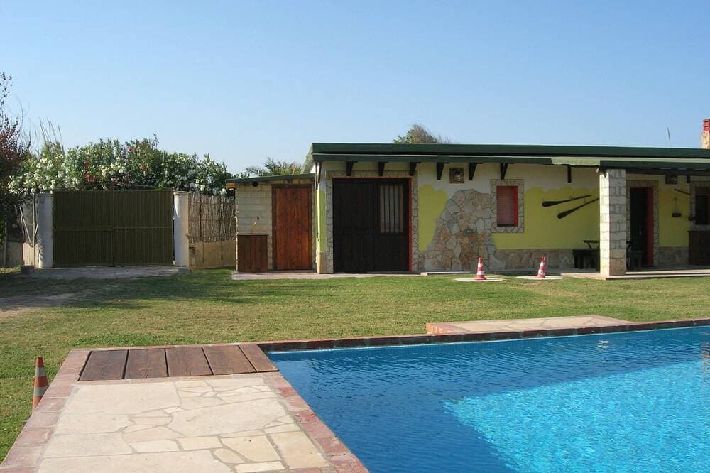 Chalet mit privatem Pool mit direktem Zugang zum Strand 1