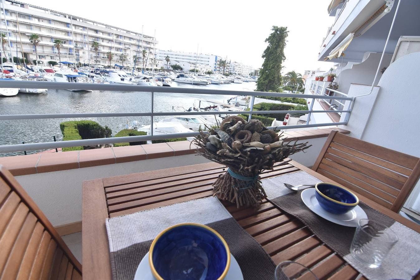 Foto 5 von 26: Gemütliche Wohnung mit Terrasse und Kanalblick, in der Nähe des Strandes in Roses, Costa Brava.