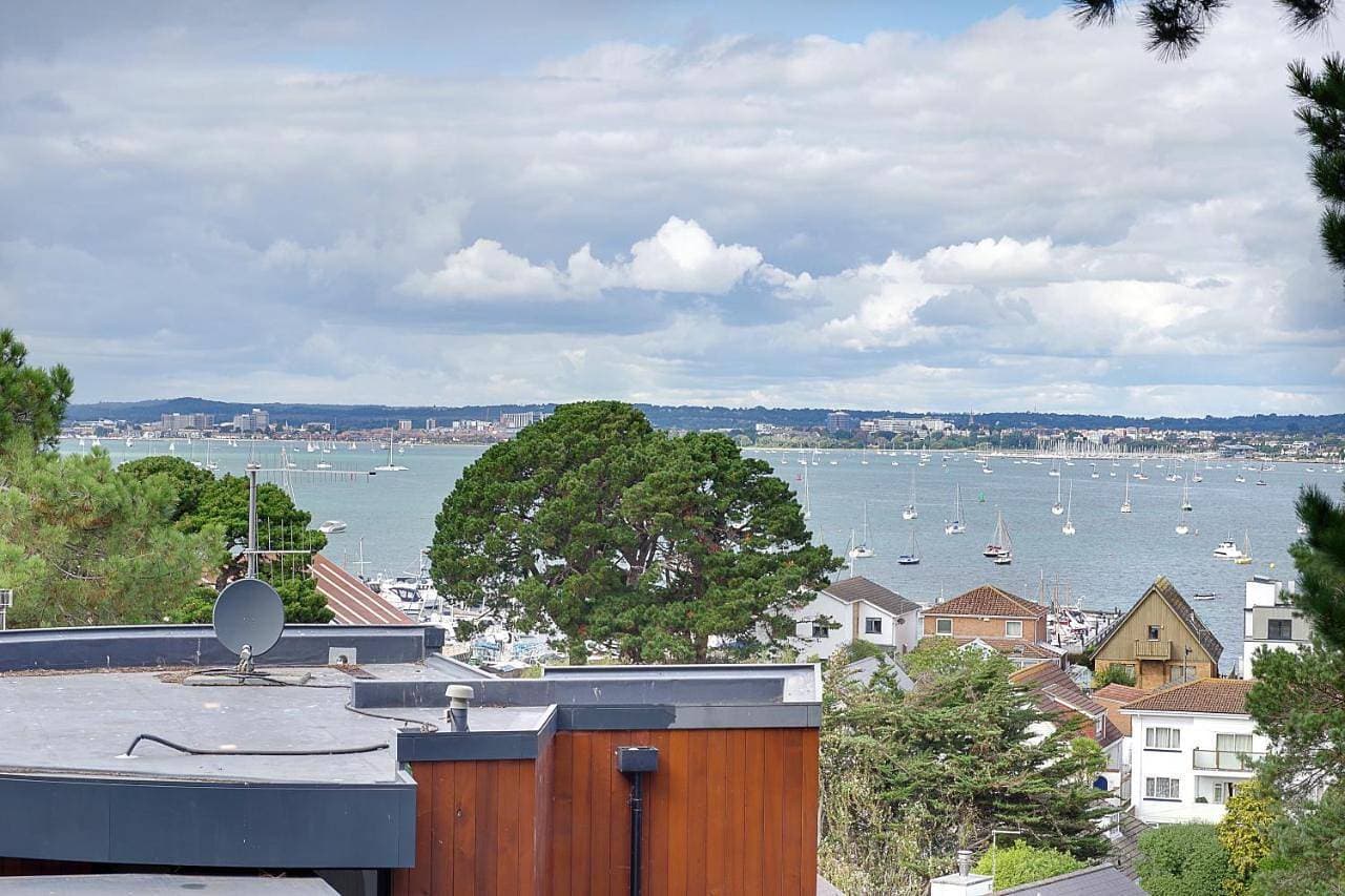 Luxury 3bd penthouse with roof terrace and hot tub 1