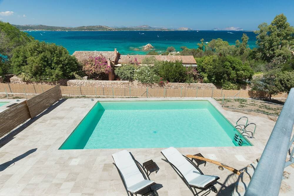 Foto 11 von 17: Villa Astrea Blu, Panoramaterrasse, privater Pool und zwei Schritte vom Strand entfernt