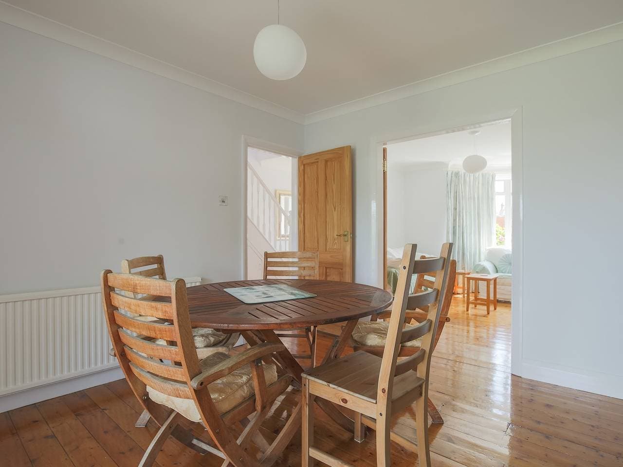 Foto 12 von 30: Charming Family Home in Windsor - Parking & Garden - Pass the Keys