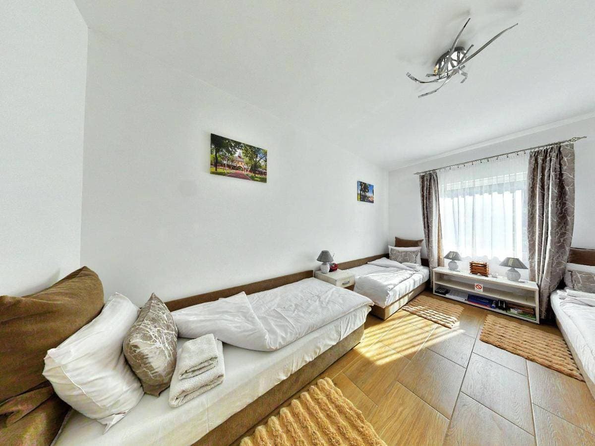 Foto 5 von 37: Two-Bedroom Apartment