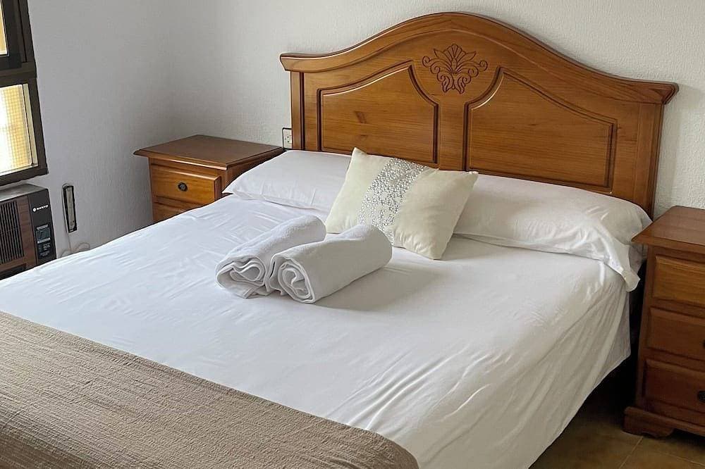 Foto 2 von 20: Charming 3-bedroom townhome with AC, WiFi in lovely Retamar