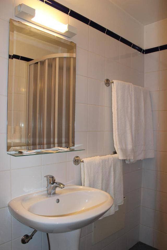 Foto 8 von 8: Quadruple Room
