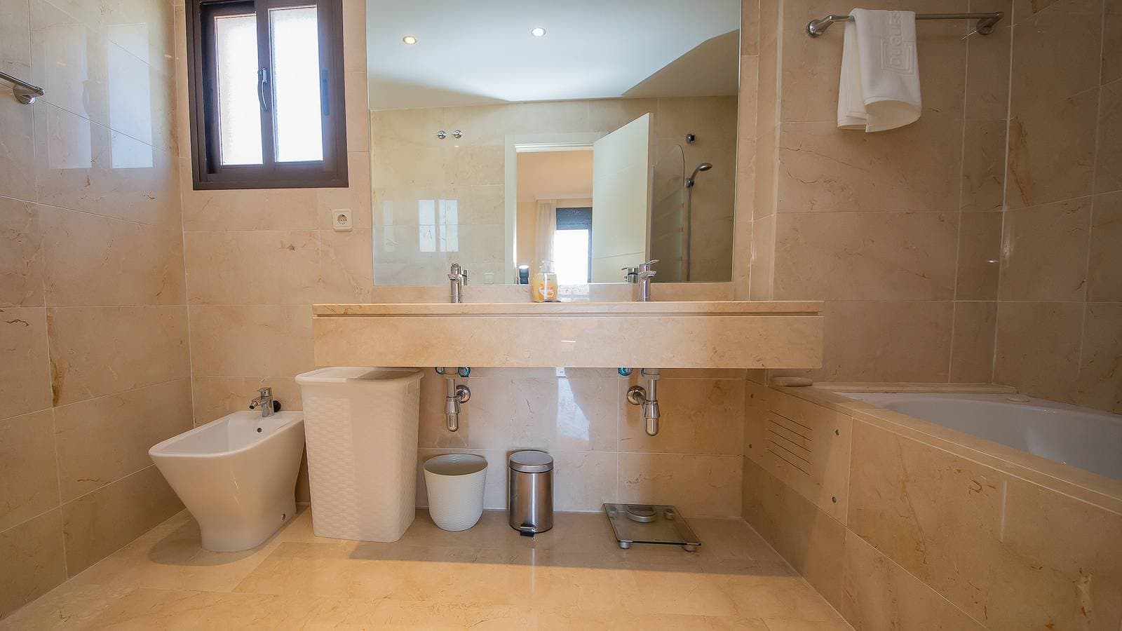 Foto 10 von 40: Casares Beach 218