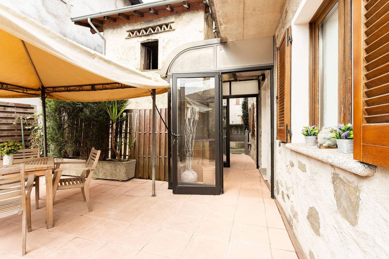 Foto 4 von 49: Ferienwohnung für 4 Personen mit Terrasse