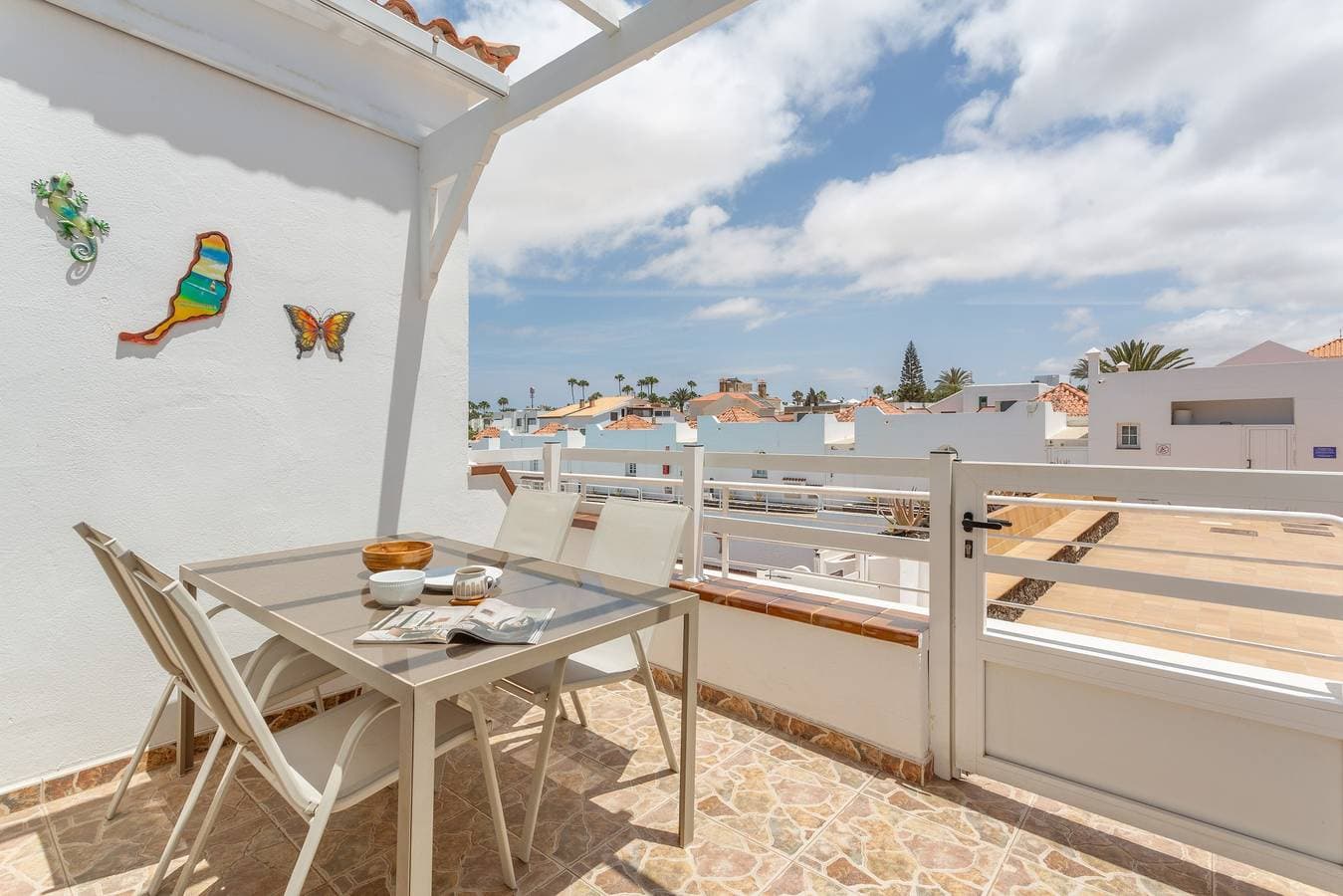 Foto 3 von 31: Bungalow mit Poolblick, Klimaanlage & privater Dachterrasse im Zentrum von Corralejo