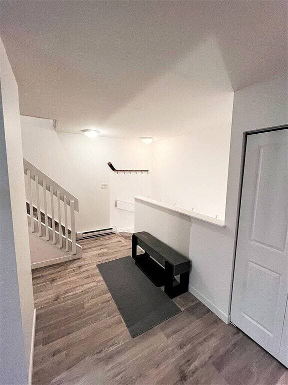 Foto 4 von 13: Renovated 3 bedroom condo, lower village, steps from the gondola and Toby pool.