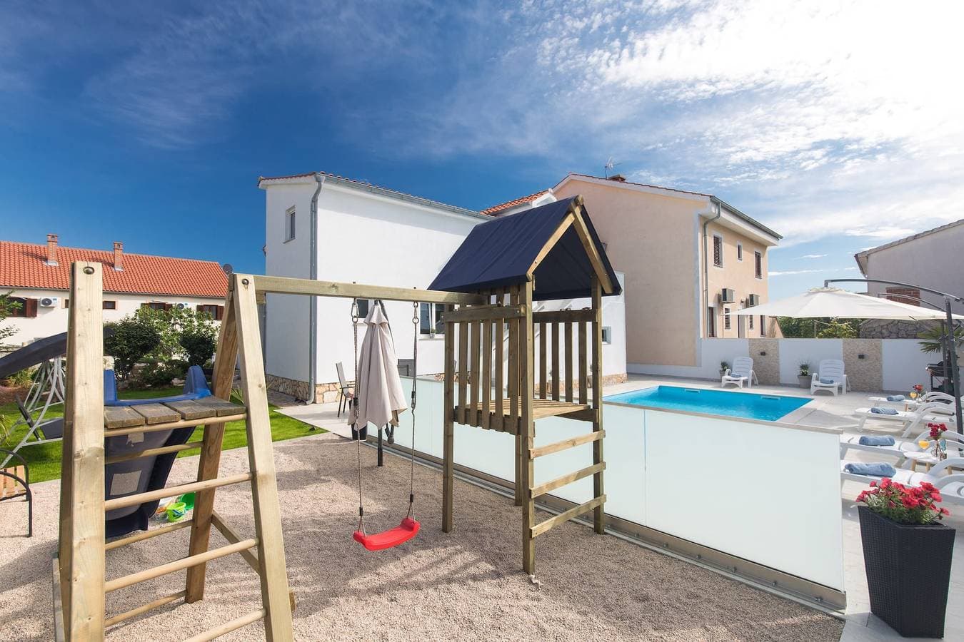 Foto 8 von 40: Stilvolles Apartment LiJan °3 mit Meerblick und beheiztem Pool