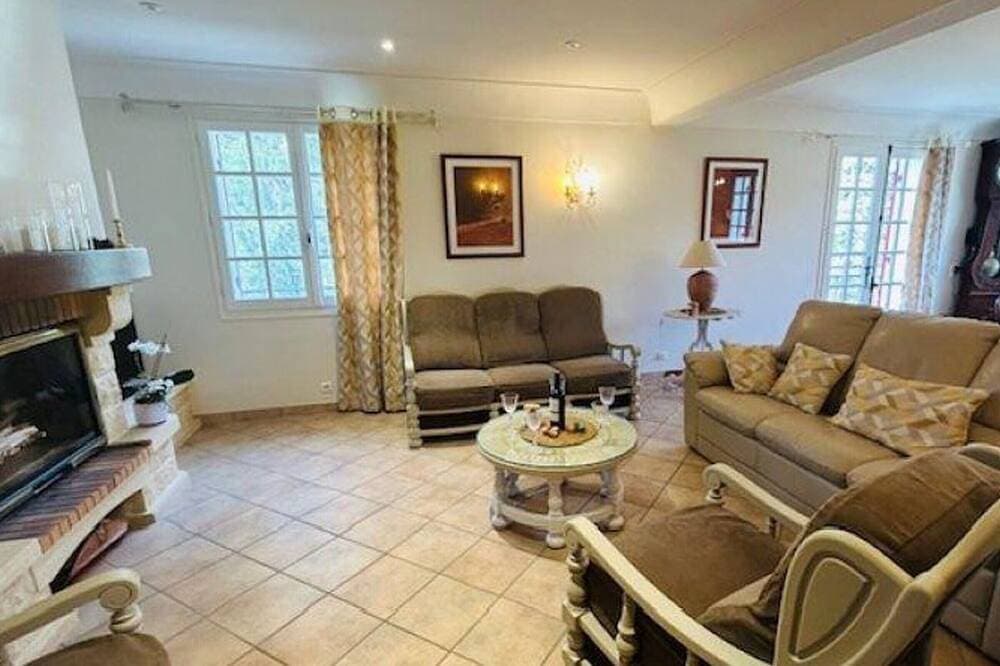 Foto 8 von 21: Geräumiges Haus mit privatem Pool und Internet in Villamblard