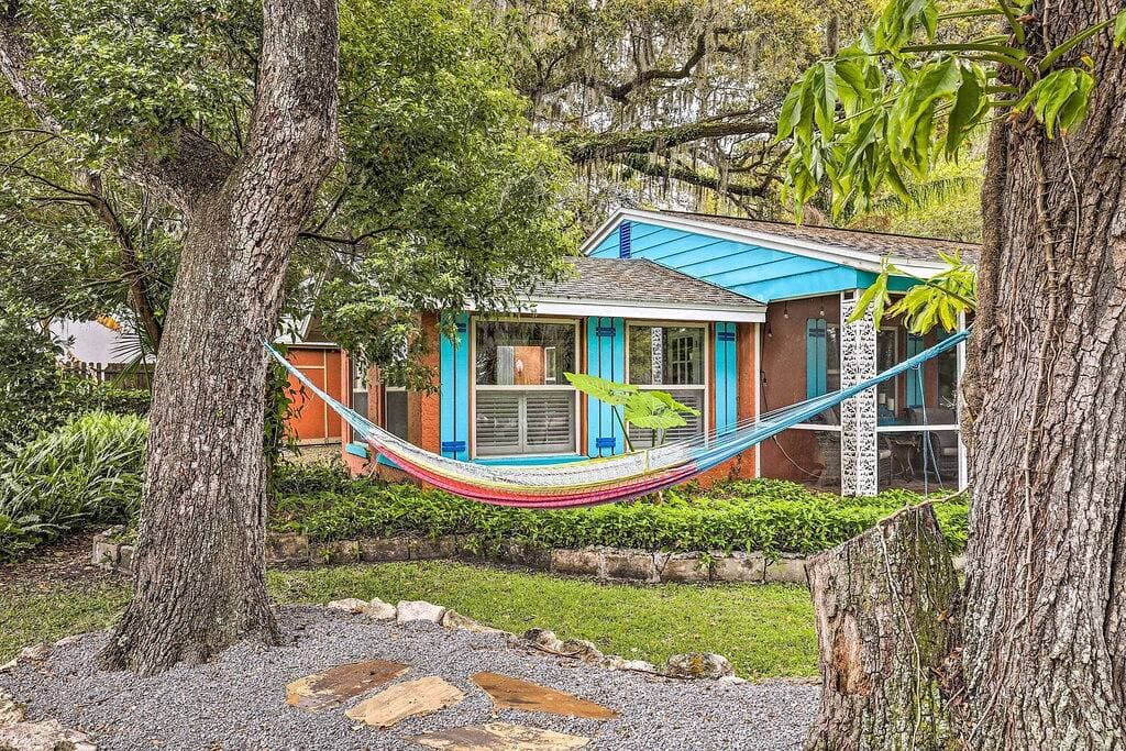 Foto 9 von 44: Riverfront Getaway w/ Hot Tub & Game Room!