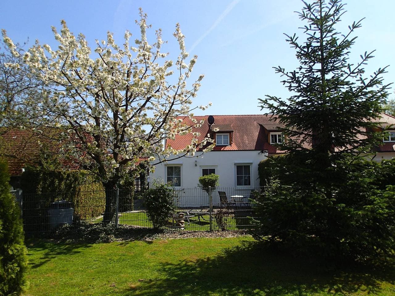 Foto 4 von 22: Ferienwohnung 3 mit privatem Garten und WLAN