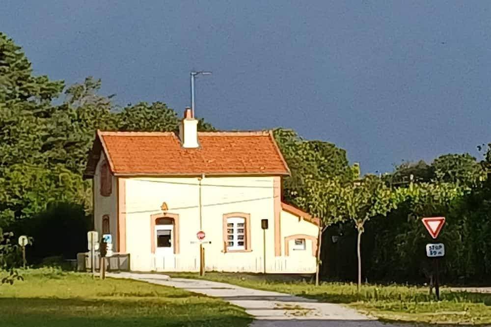 Gites Garde De Barriere (House) 1
