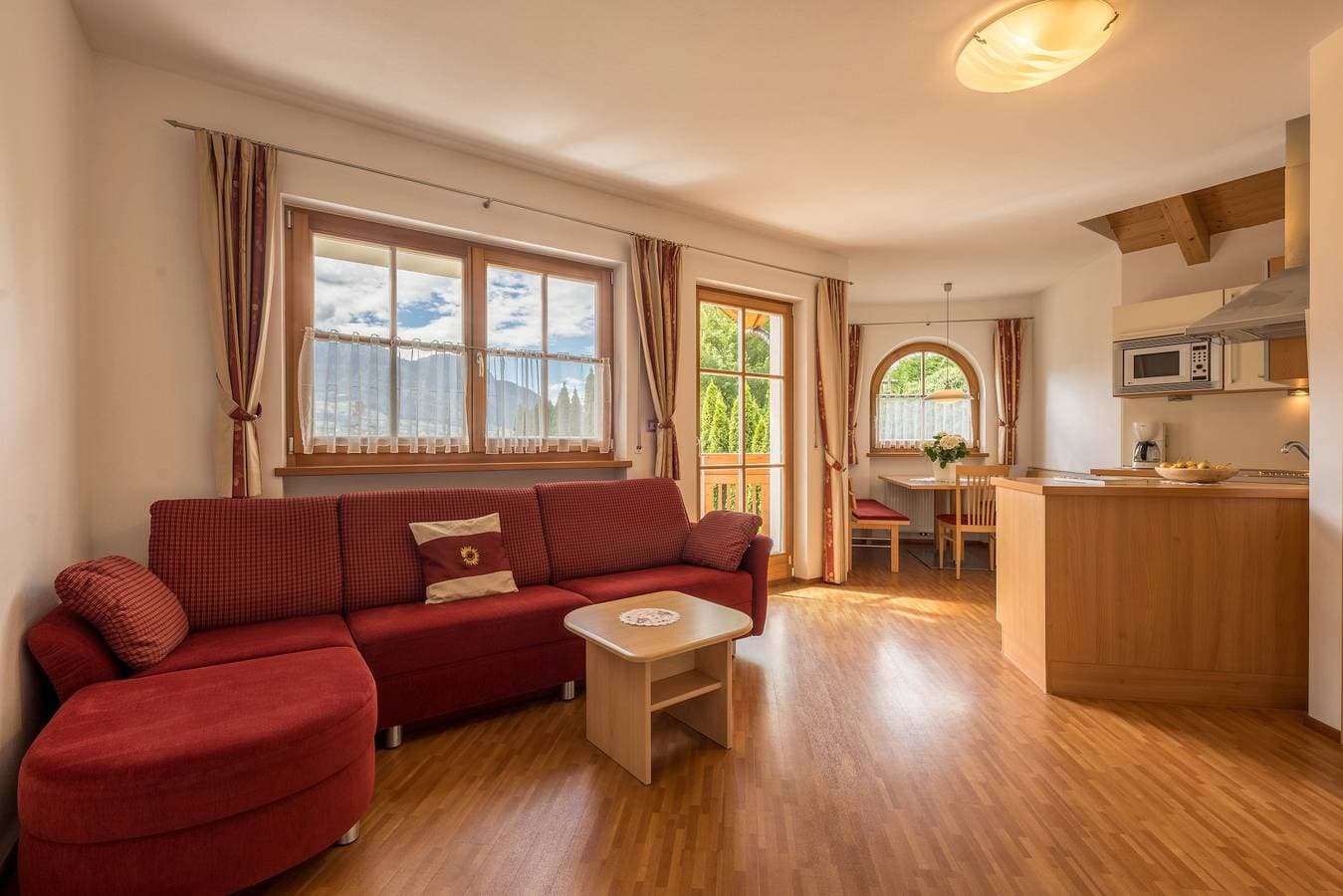 Foto 3 von 23: Ferienwohnung "Tischlerhof" mit Bergblick in Tirol mit voll ausgestatteter Küche