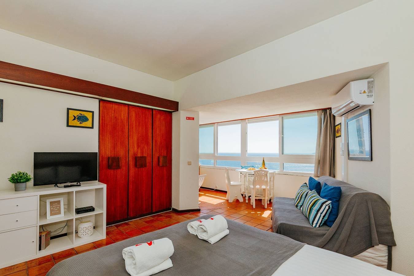 Foto 9 von 36: S2 - Sesimbra Ocean View Studio - Private Beach AC
