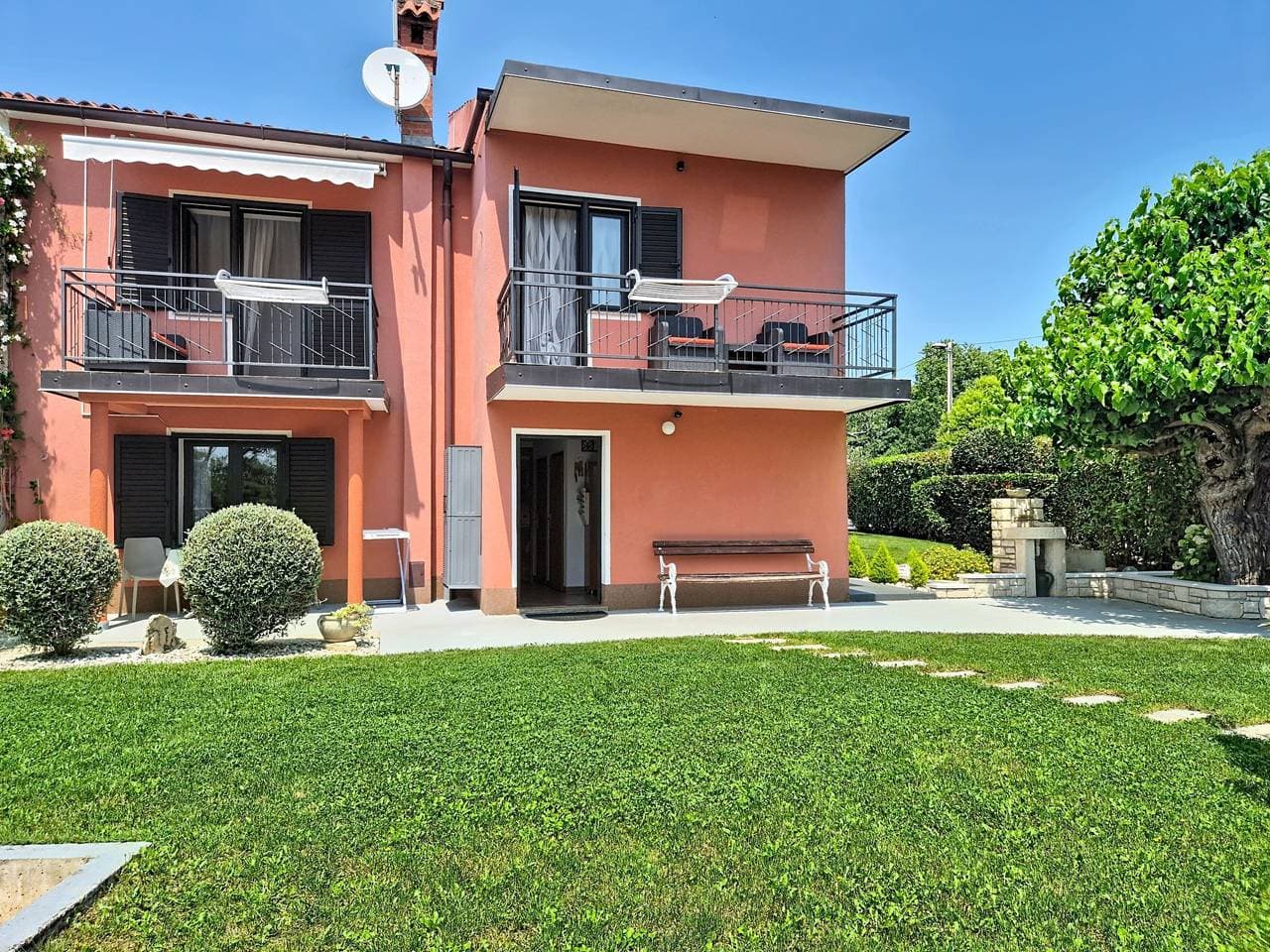 Foto 3 von 44: Villa Roza