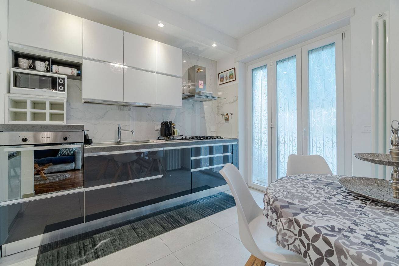 Foto 4 von 27: GuestHost - Elegant Loft x4 - a 500m da Porta Nuova