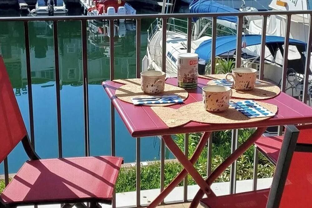Port Grimaud - Studio Cab 4 person - Harbor view - access to St Tropez by sea. 1