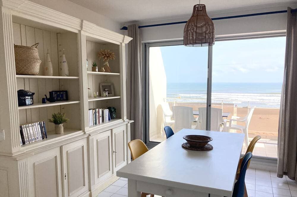 Foto 6 von 11: Waterfront, 58 m² klimatisierte Wohnung mit Doppelbalkon