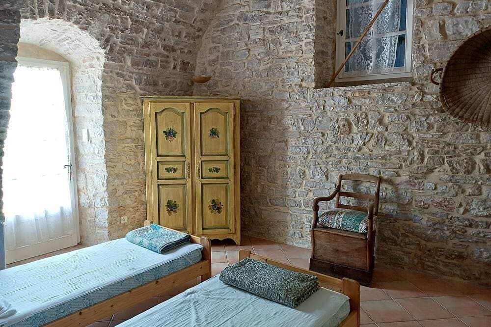 Foto 4 von 30: La Bergerie, Gîte de France, private heated pool.