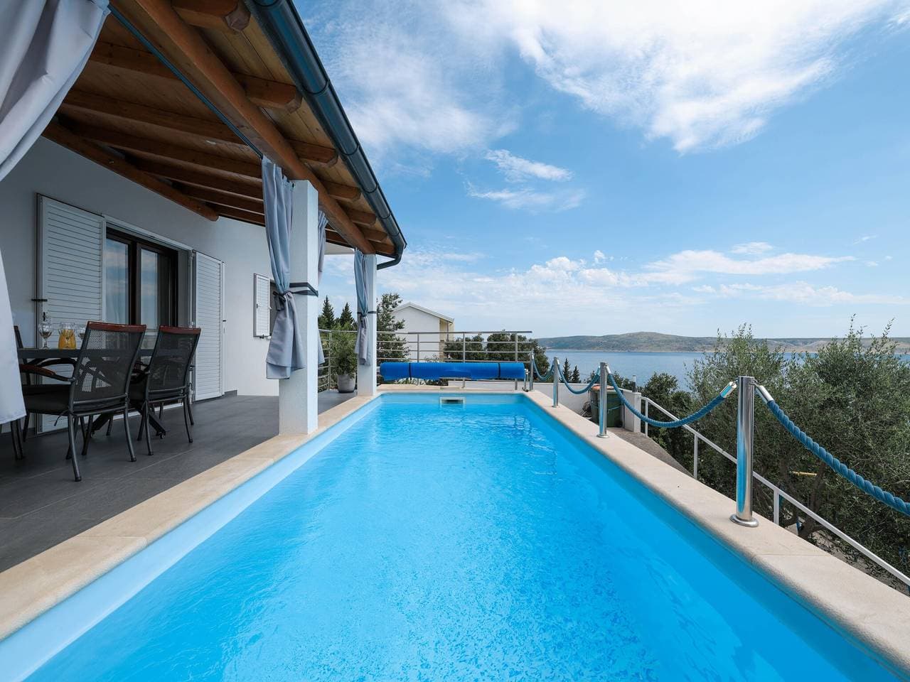 Foto 9 von 60: Luxusapartment mit beheiztem Pool in Starigrad