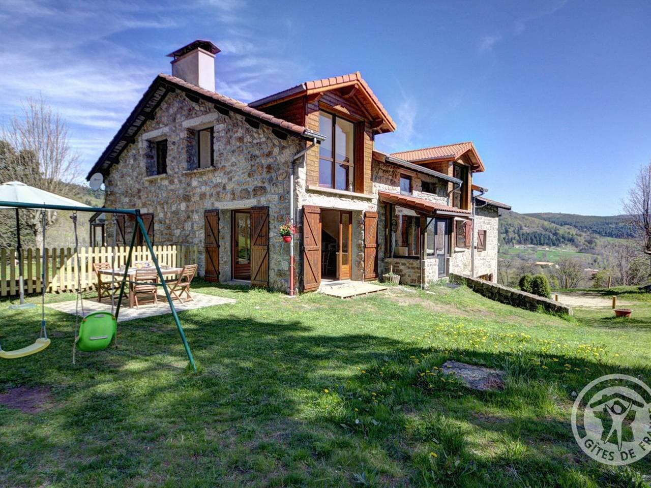 Authentisches Ferienhaus mit Kamin, Haustiere erlaubt und WLAN am Waldrand 1