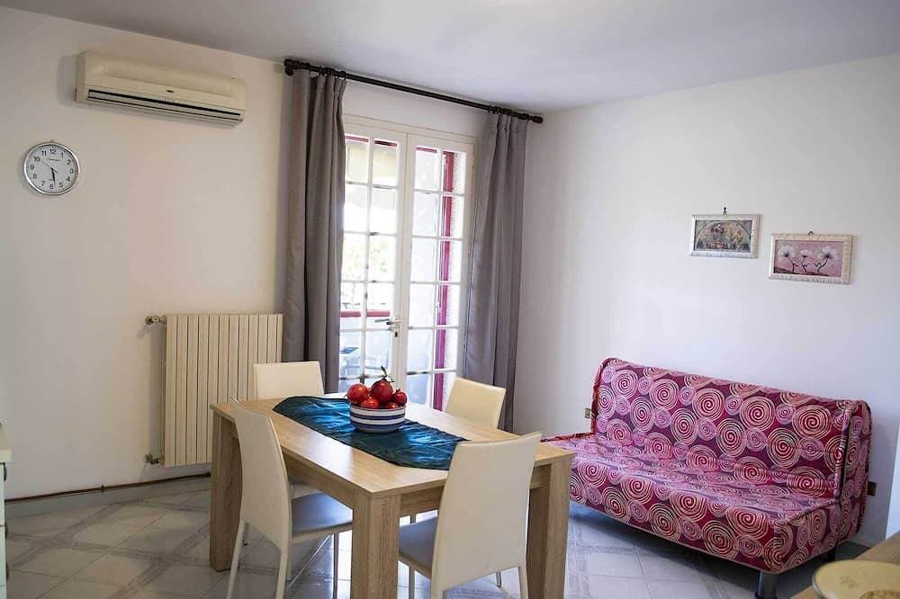 Foto 11 von 24: Hübsche Zwei-Zimmer-Wohnung mit möblierter Terrasse