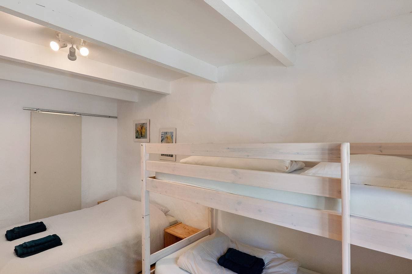 Foto 5 von 28: Zimmer 'Chambre Jaune' mit Bergblick, gemeinsamer Terrasse und Garten