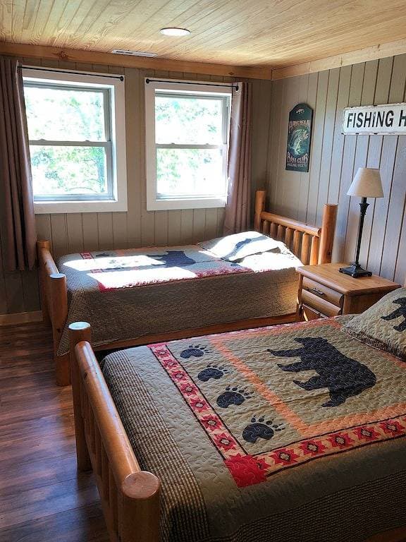 Foto 5 von 34: * Neue Liste * Douglas Lake Front Cabin Retreat mit Bootsrampe und eigenem Dock