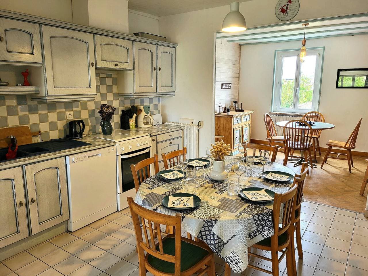 Foto 2 von 34: Ferienhaus „Seaside, Les Fleurs“ mit Gemeinschaftsterrasse, privatem Garten und WLAN