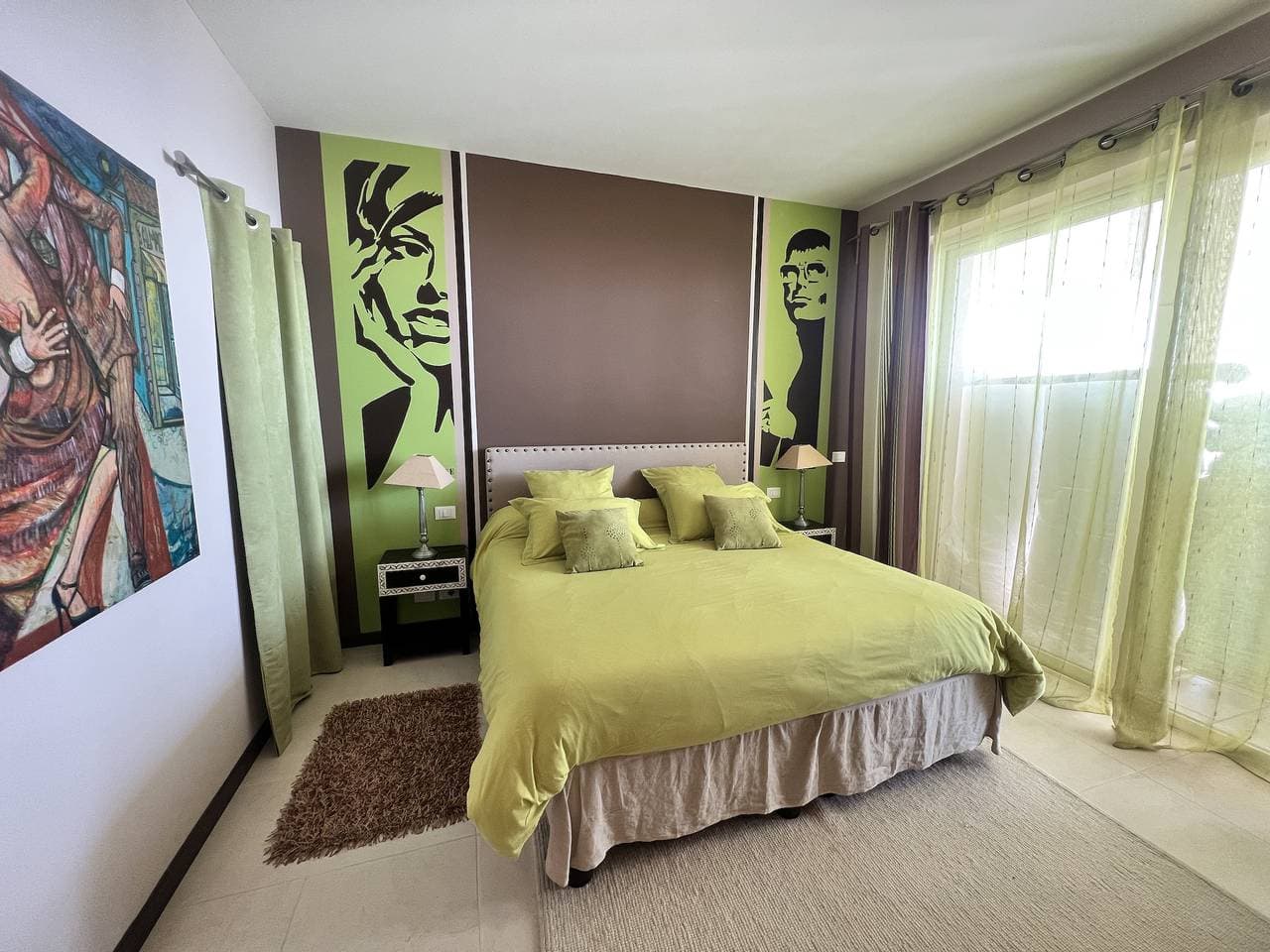 Foto 3 von 11: Charming bedroom in luxurious villa with seaview