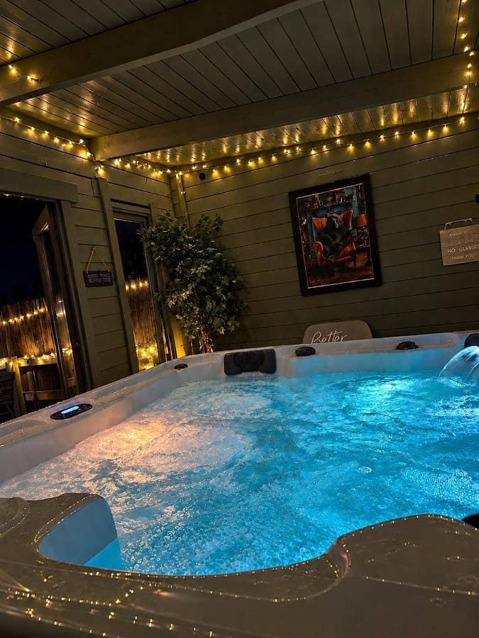 Stable View Alkham Valley Hot Tub included 1