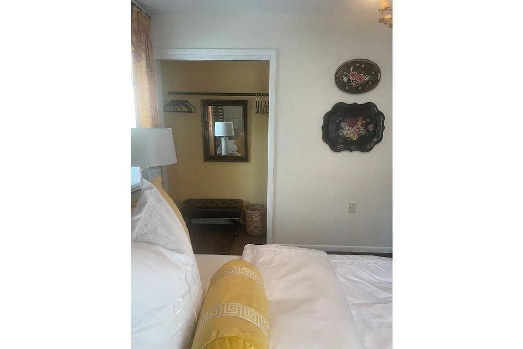 Foto 4 von 25: Lewisburg's Southern Bell, a charming Bungalow that's blocks from downtown!