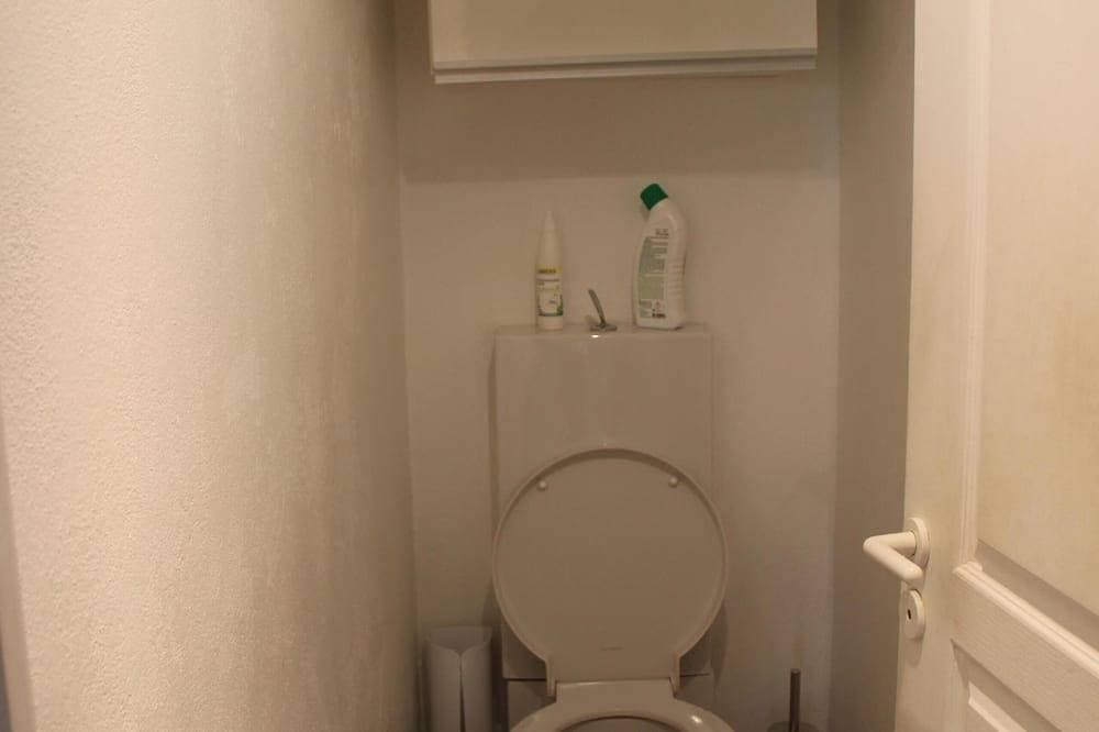 Foto 10 von 30: Eine authentische Scheune aus weißem Stein, renoviert für 4 Personen, mit Kamin