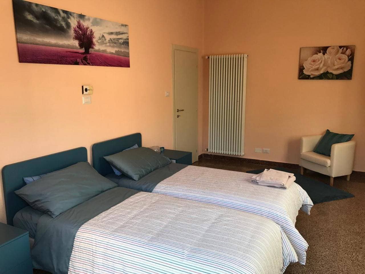 Foto 4 von 9: Double Room with Shared Bathroom