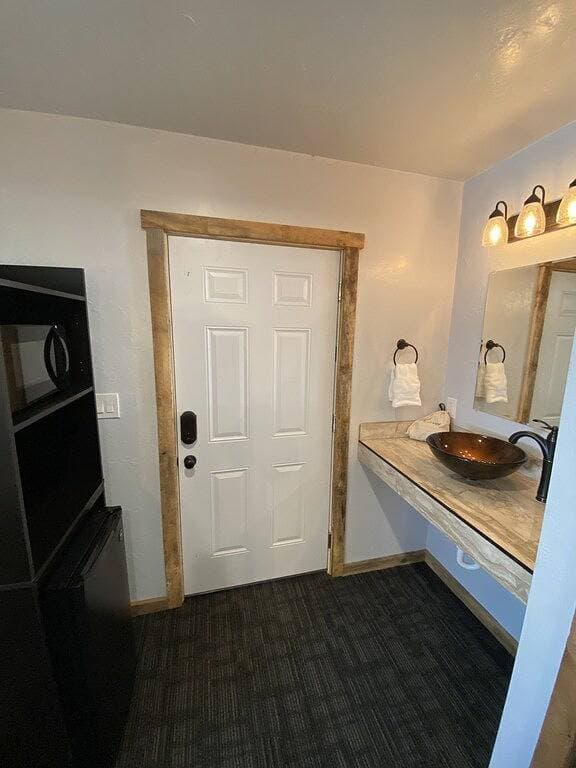 Foto 8 von 11: Fall Trailside Hotel 102: Sleeps 2, 1Br 1Ba Grill Laurel Highlands