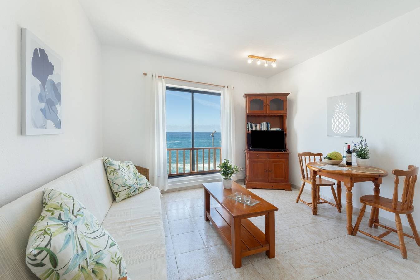 Foto 8 von 28: Apartment 'La Bayana - 4' mit Meerblick, Gemeinschaftspool und WLAN