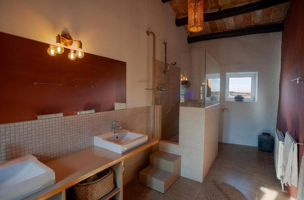Foto 11 von 16: Quadruple Room with Private Bathroom