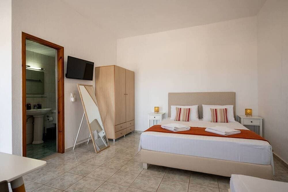 Foto 5 von 30: Sandy Steps Beach Front Suite for 3