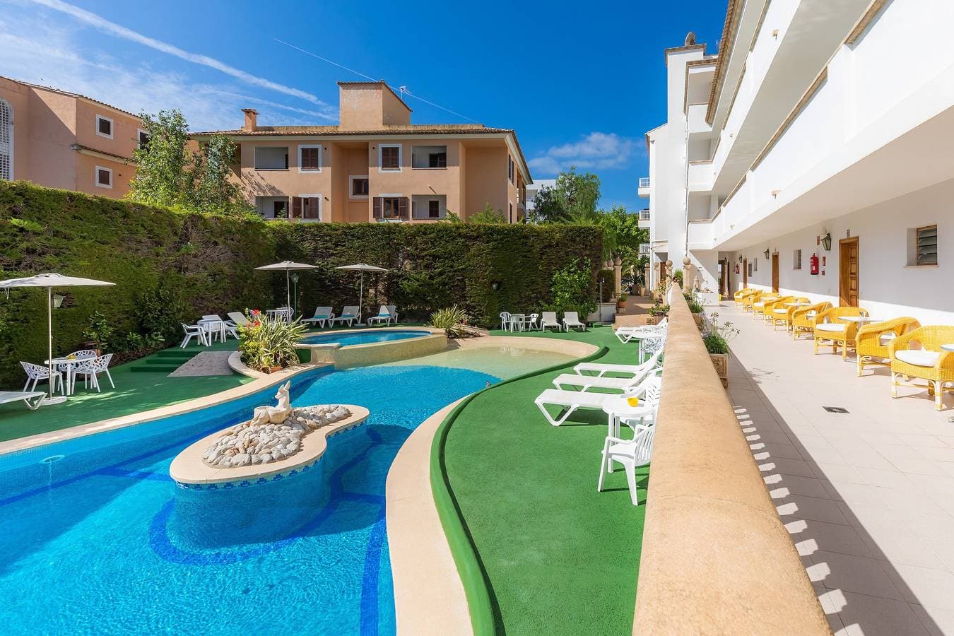 Foto 8 von 47: Strandnahes Apartment mit Zugang zum Pool, einer privaten Terrasse, Klimaanlage und WLAN