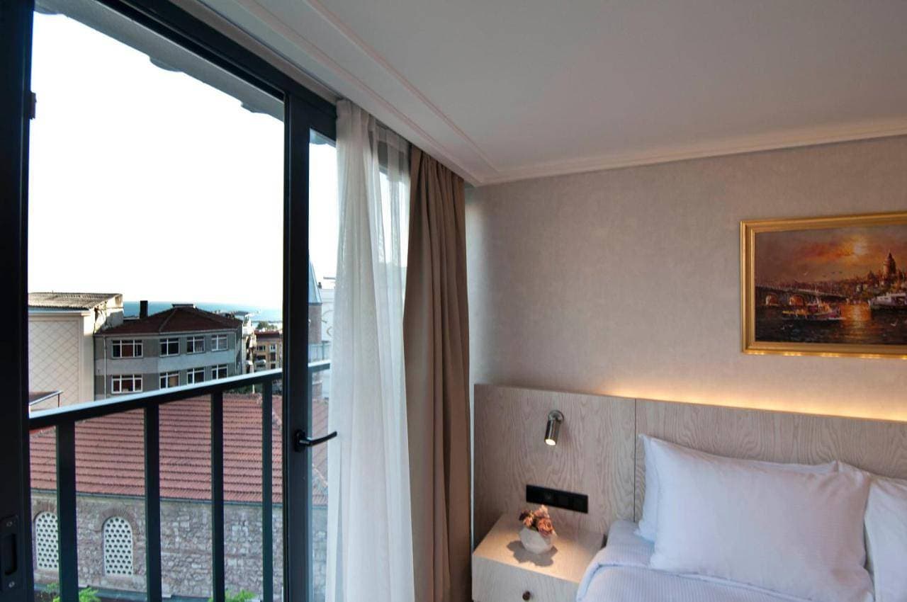 Foto 8 von 27: Deluxe Double Room with Side Sea View