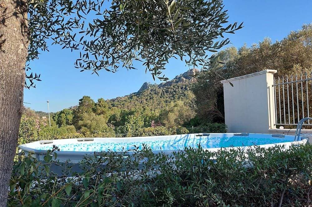 Villa Luigi a Poggio dei Pini: Unterkunft mit Parkplatz und Swimmingpool 1