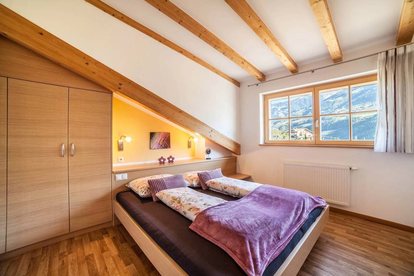 Foto 11 von 29: Ferienwohnung "Feldhof Apfeltraum" mit Salzwasser Pool, Panoramaliegewiese und Balkon