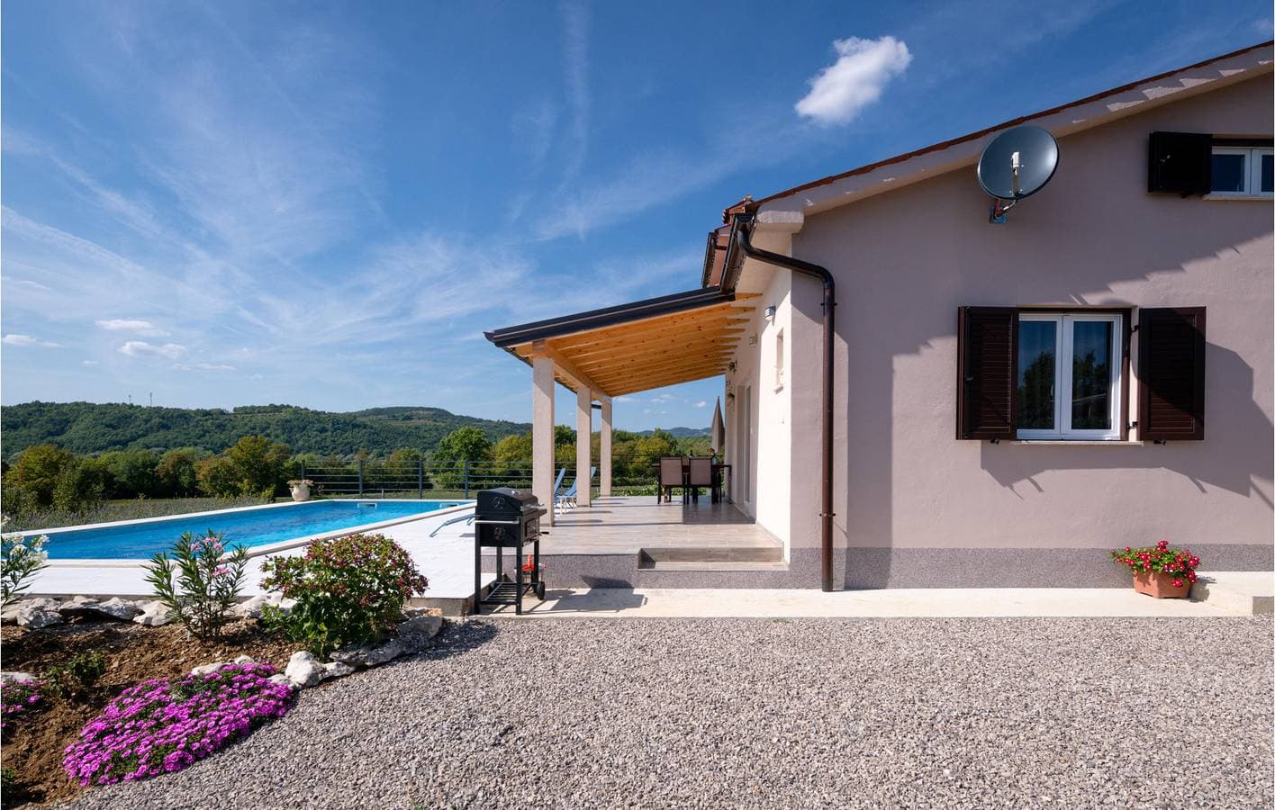 Foto 13 von 31: Charmante Ferienwohnung mit Pool und Terrasse, 2,5 km vom Fluss Raša entfernt