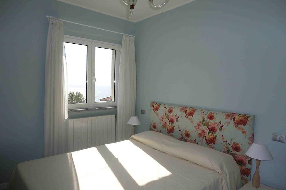 Foto 3 von 30: Helle und elegante Villa mit privatem Pool und Gartenterrasse mit Meerblick