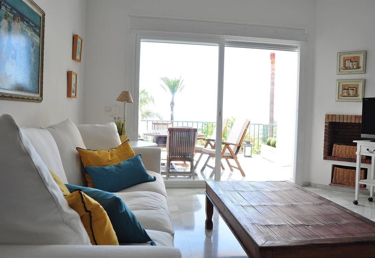Foto 5 von 18: Frontline Beach Apartment mit Meerblick, Pool, WLAN, Klimaanlage, Terrasse und Garten